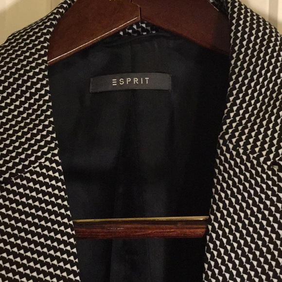 Blazer - Picture 4 of 4